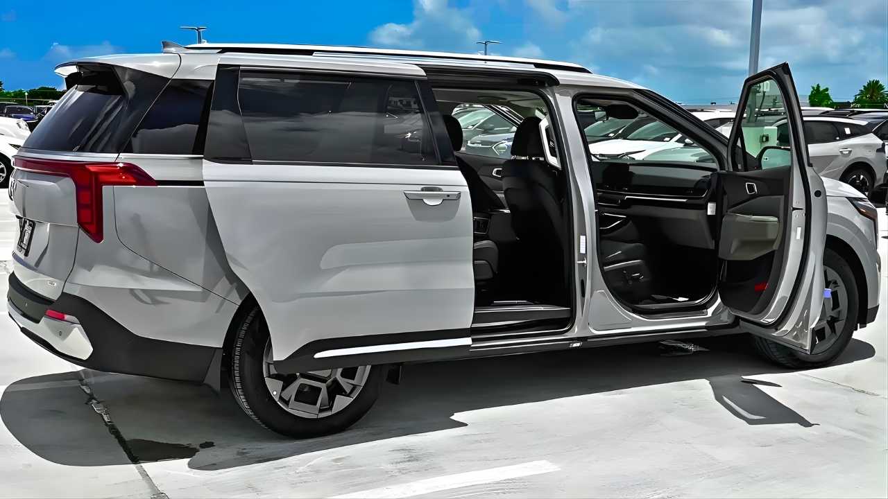 Kia Carnival 2026 Launched with Premium Interiors Turbo Hybrid Power and Smart Safety
